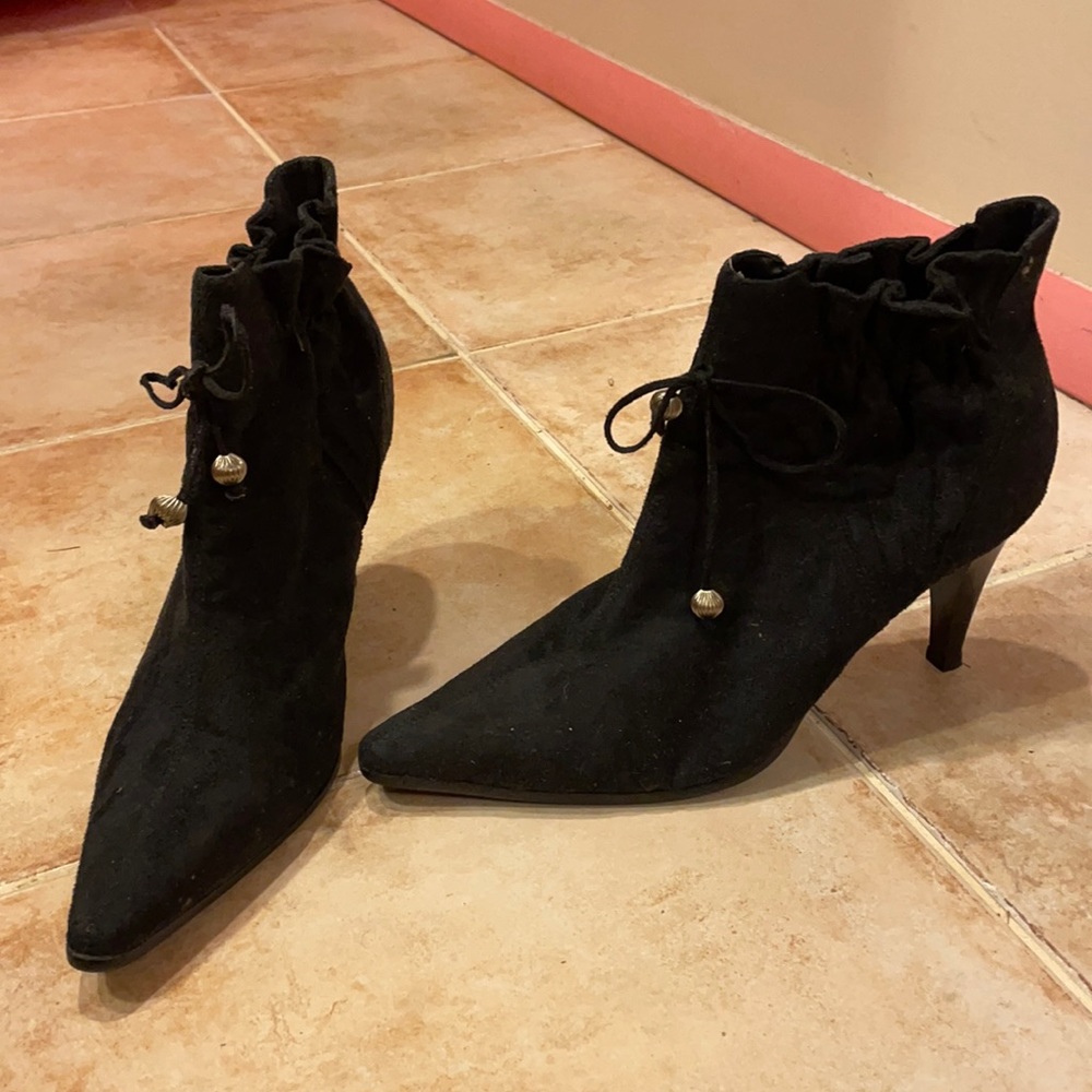 Italian shoemaker suede booties
